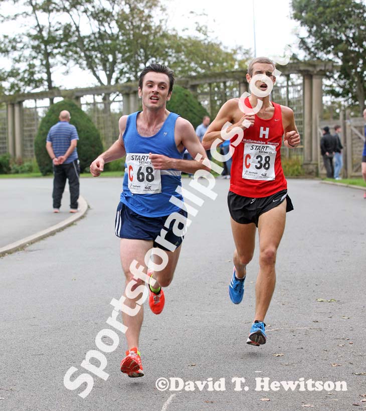 Morpeth Harriers B runner on the 3rd leg in the Northern Mens 6 Stage Road Relay.